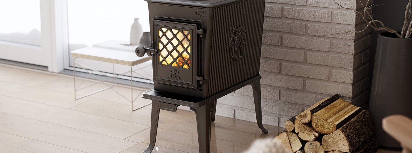 Jøtul F 602 ECO kleiner Holzofen mit Kochfeld in modernem Wohnzimmer